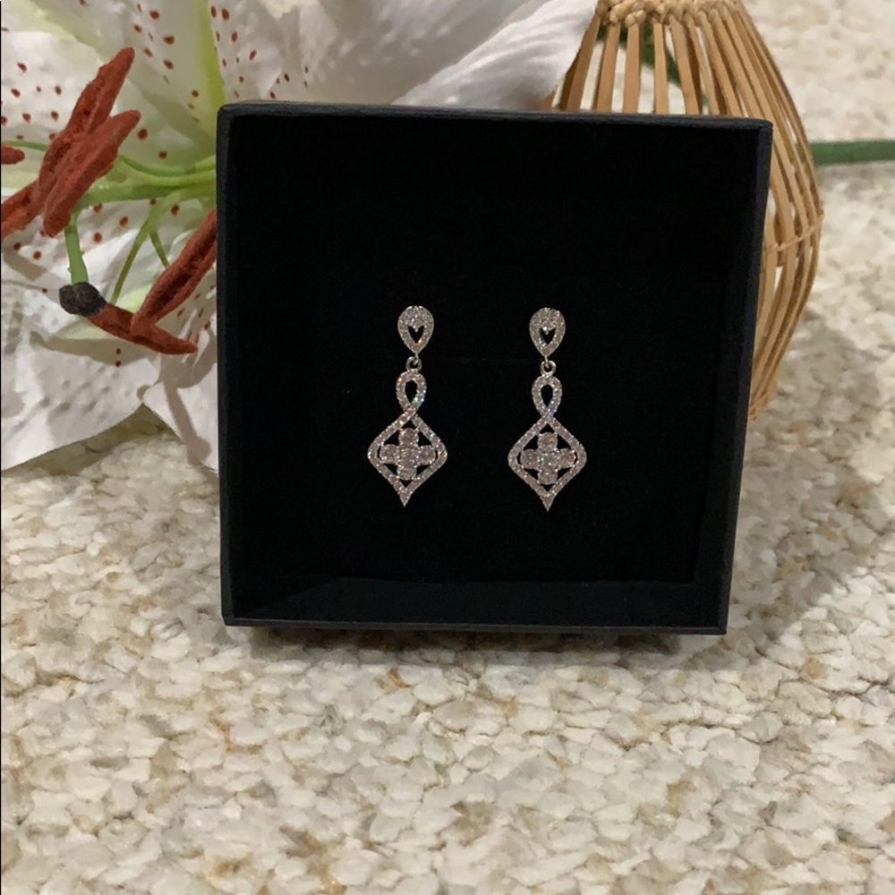 2/$20 Elegant earring 😊❤️